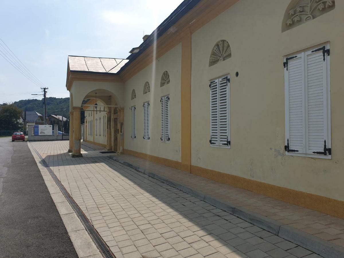 Hotel Majerovsky Kastiel Vranov nad Toplou Exterior foto